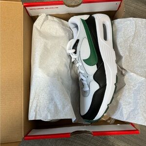 Brand new Nike air Max size 4